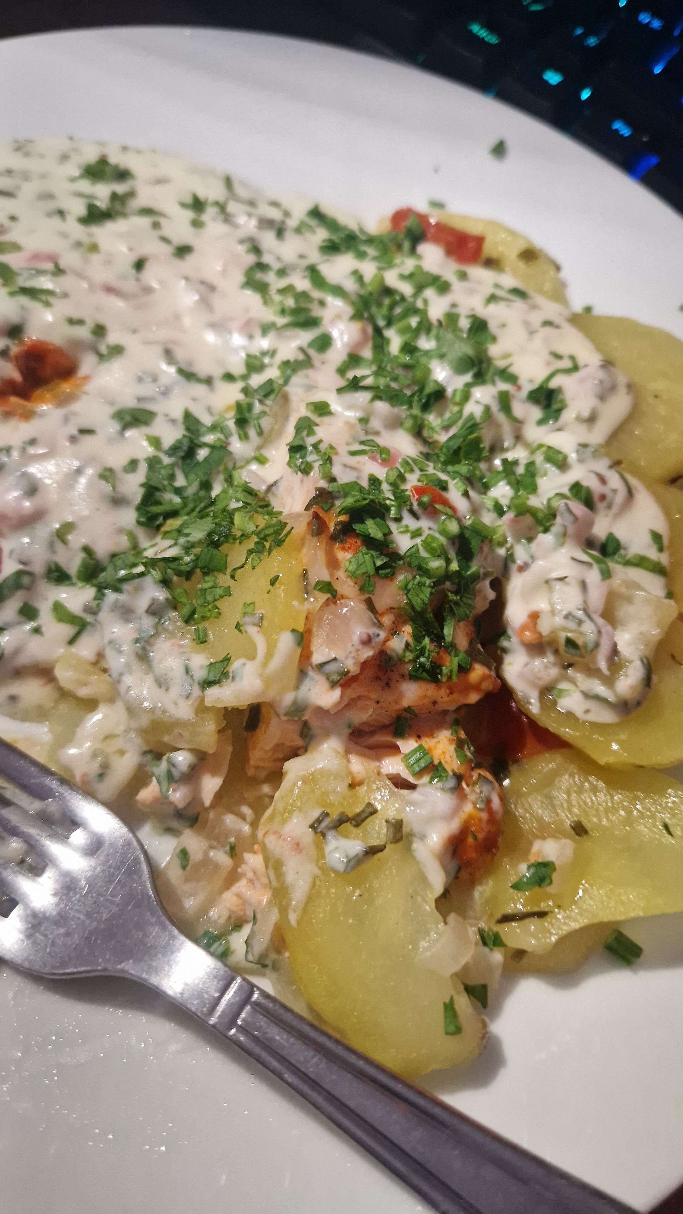 Photo saumon grillé et patates au four